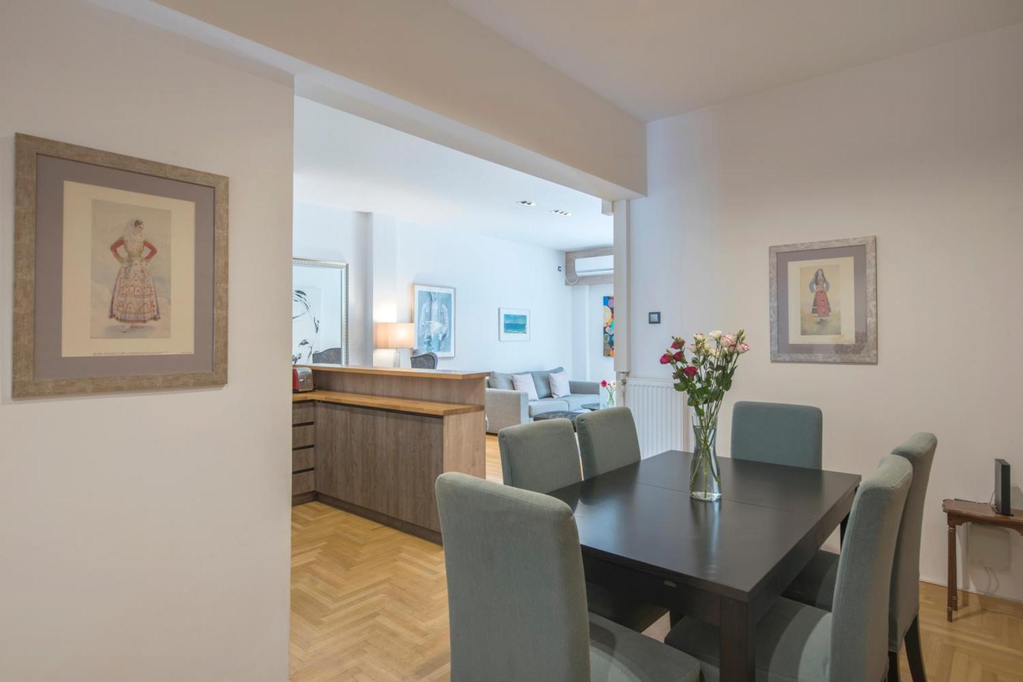 Delightful Stylish Two Bedroom Condo In Hip Area Of Central 아테네 외부 사진