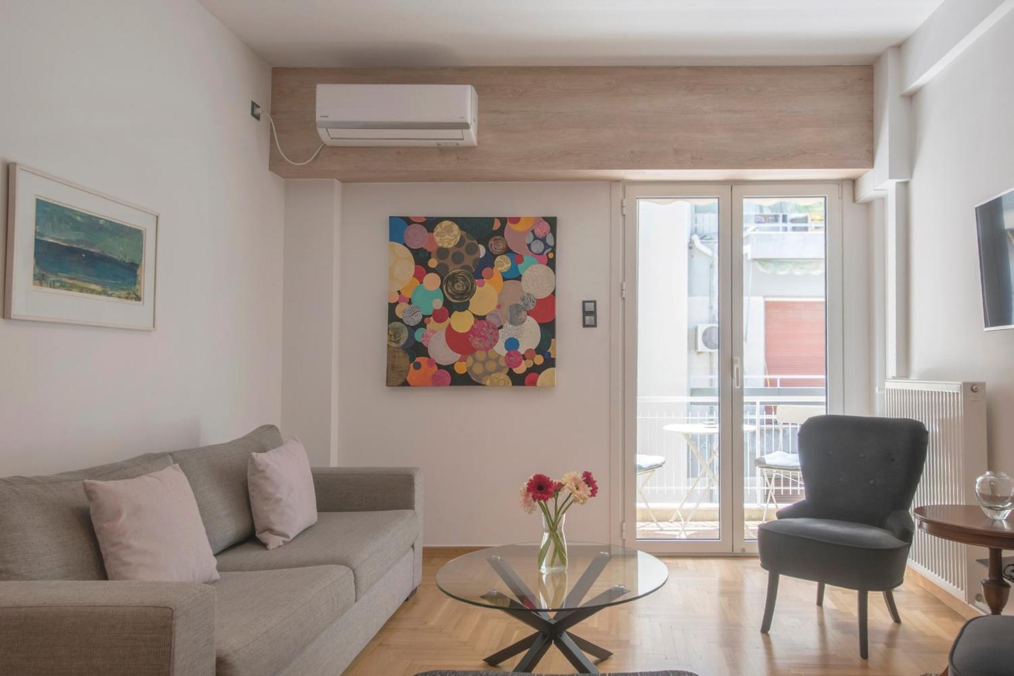 Delightful Stylish Two Bedroom Condo In Hip Area Of Central 아테네 외부 사진