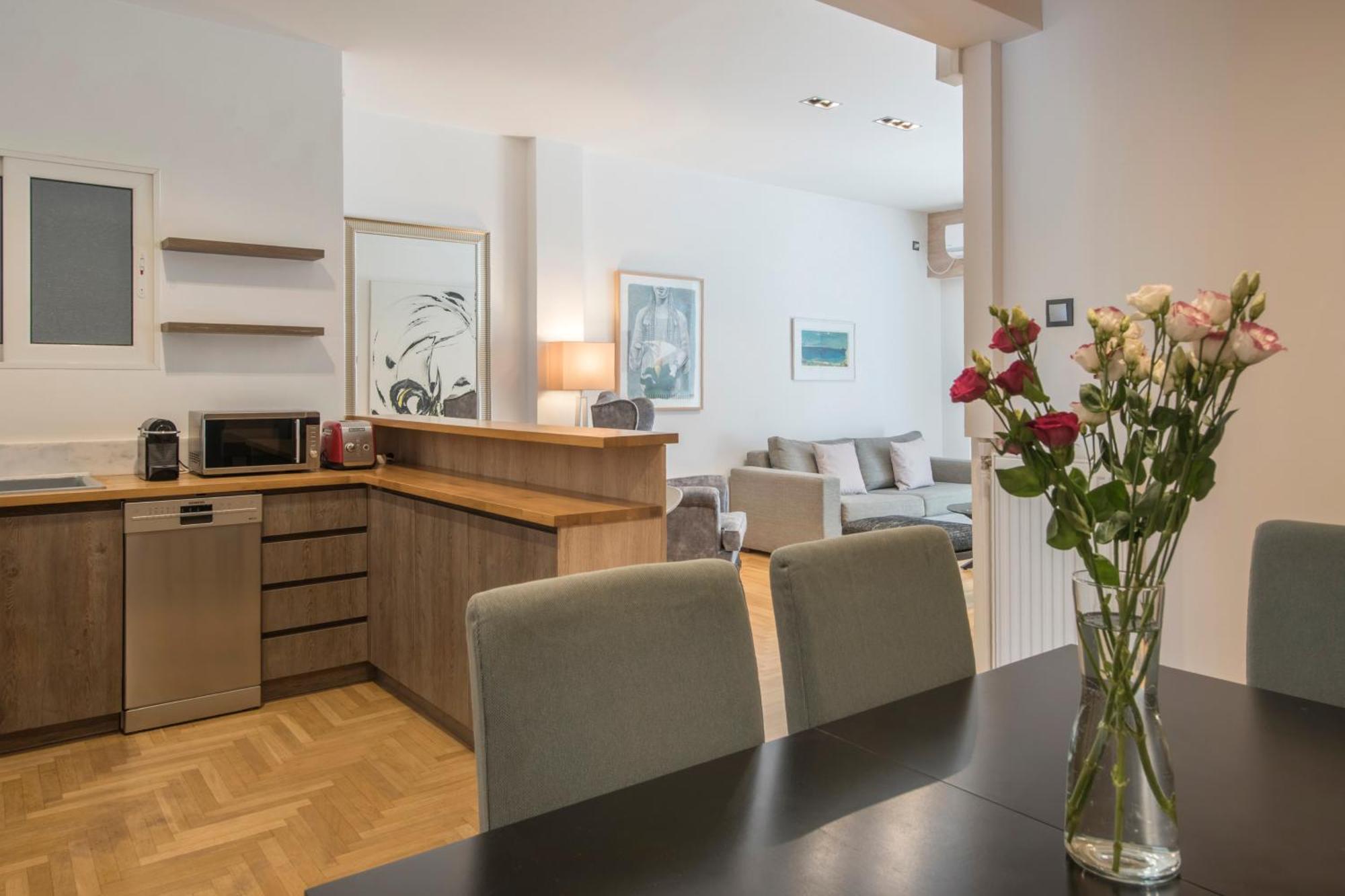 Delightful Stylish Two Bedroom Condo In Hip Area Of Central 아테네 외부 사진