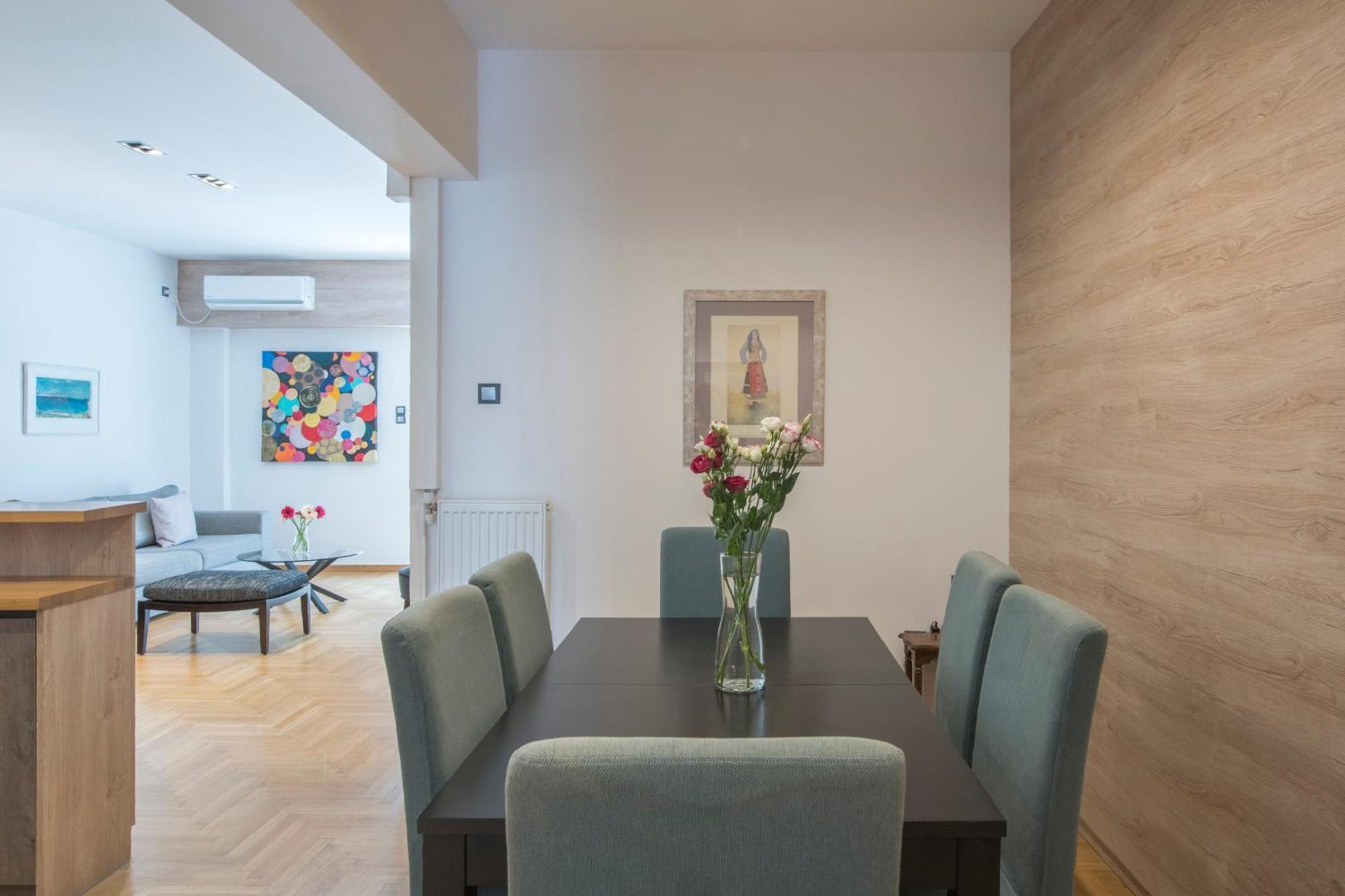 Delightful Stylish Two Bedroom Condo In Hip Area Of Central 아테네 외부 사진