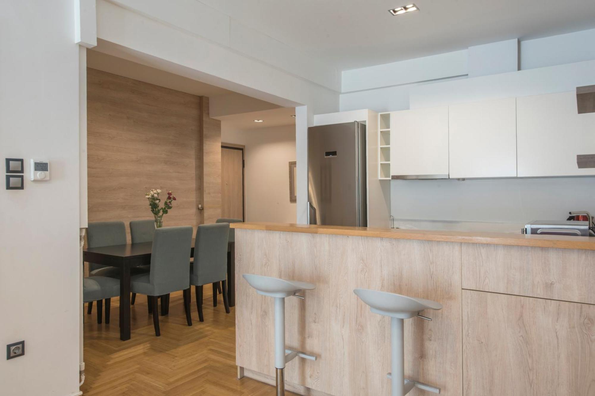 Delightful Stylish Two Bedroom Condo In Hip Area Of Central 아테네 외부 사진